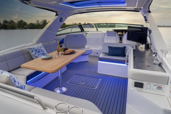 2024-slx-400-slx400-cockpit-accent-lighting-table-tv-03285-2